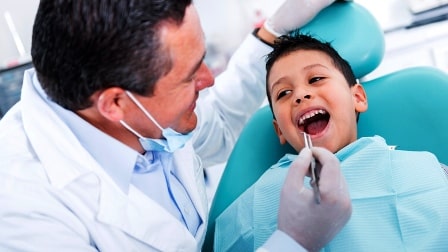 Dentist-teeth-check-داستان کوتاه انگلیسی دندانپزشک