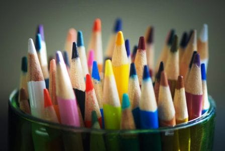 Differences-color-pencils-داستان کوتاه انگلیسی تفاوتها