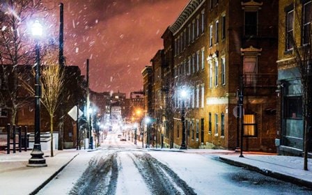 snowy-street-nighttime-winter-داستان کوتاه انگلیسی زمستان