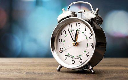 Time-clock-minutes-داستان کوتاه انگلیسی زمان