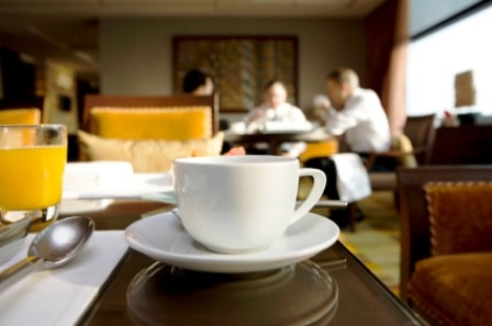 friend-drink-coffee-مکالمه انگلیسی با موضوع کسی را به صرف نوشیدنی یا قهوه دعوت کردن