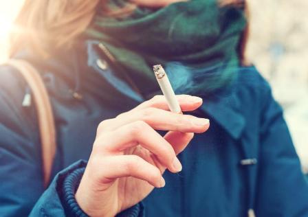 smoker-cigarette-health-مکالمه انگلیسی با موضوع حرفی که باید به یک سیگاری زد
