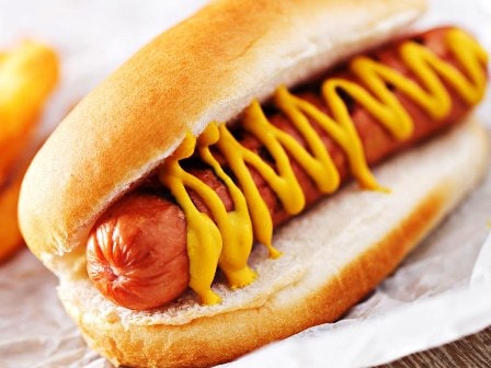 hotdog-sandwich-tasty-مکالمه انگلیسی با موضوع پرسیدن سرویس بهداشتی در یک مکان عمومی